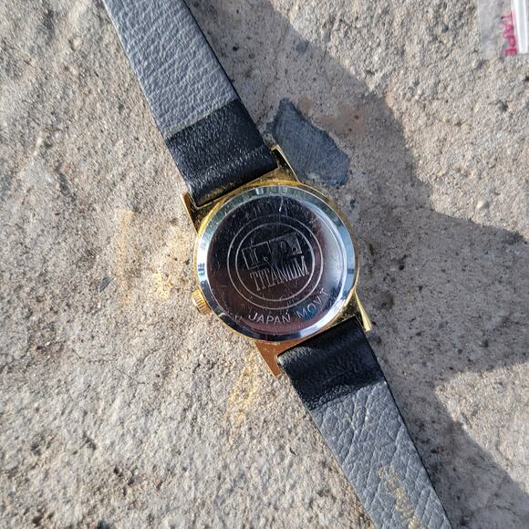 Vintage Watches LBA Titanium Ladies Watch Abstract Dial Japan Quartz Retro - Picture 9 of 10